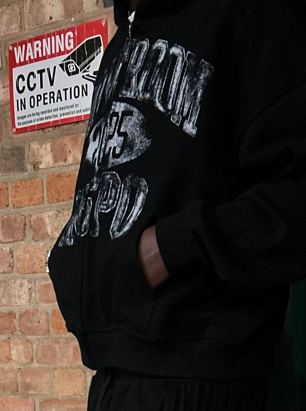 BLACK SHOWROOM HOODIE